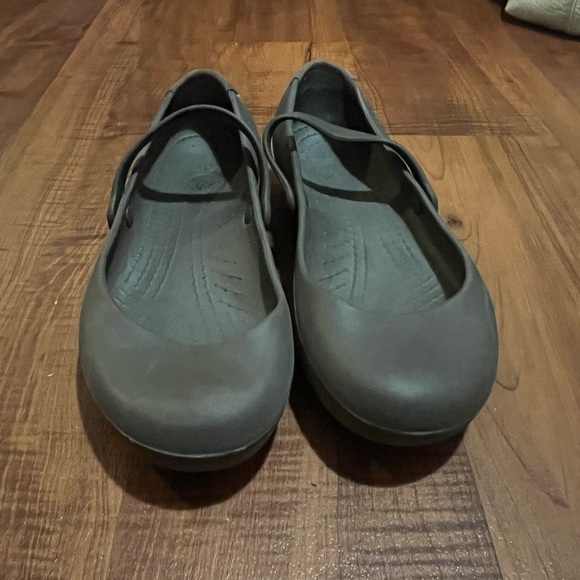 Womens Brown Crocs Alice Mary Janes Slip Resistant Flats Croc Sandles Size 10 - Picture 2 of 9